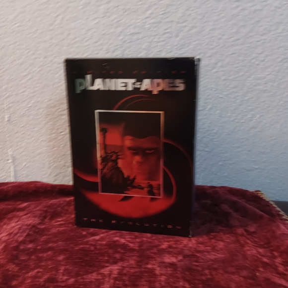 Limited Edition planet of the Apes DVD Set - Picture 2 of 6